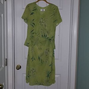 Studio I Petite 2 PC skirt set Sz 12P
